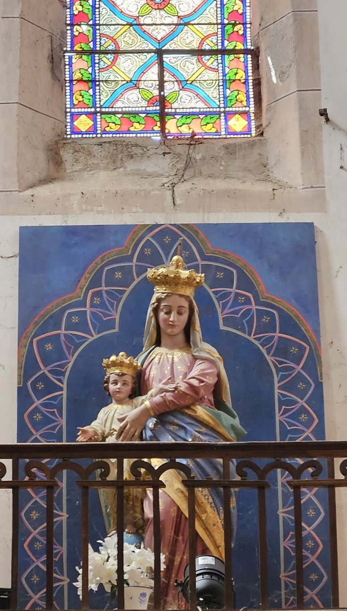 Reine de la paix, priez pour nous
Saint Pierre de Marcilhac-sur-Célé (46) via Ferréol