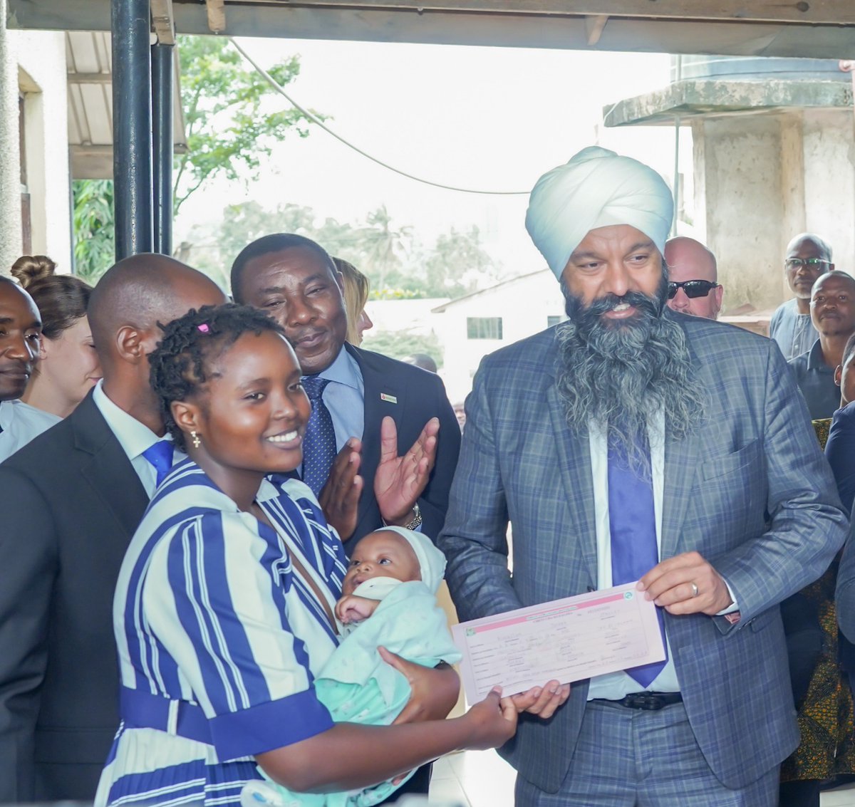🇨🇦🤝🇹🇿 on the ground in Tanzania!
Hon Sarai visits a health facility where:
✅ 🇨🇦-made Vitamin A is helping children survive and thrive
✅ Newborns are registered for birth certificates helping ensure every child’s rights are protected
Every child counts. Every identity matters.