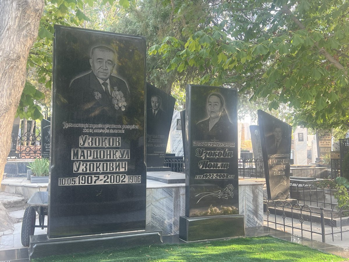 96Stats's tweet image. In an Uzbek cemetery, what a fantastic way to remember people by👍👍