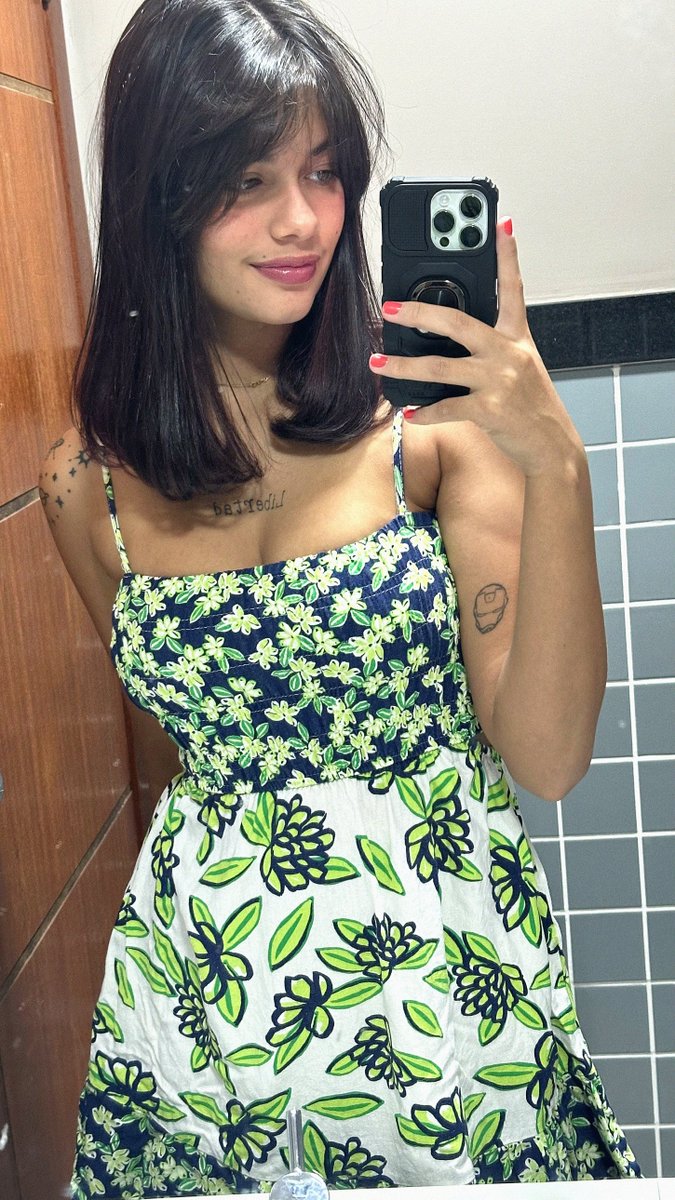 i ain’t shy... just picky who i let make me loud.
bet u wanna test if u got what it takes 😈
slide in my dms… but only if u know how to shut me up the right way.