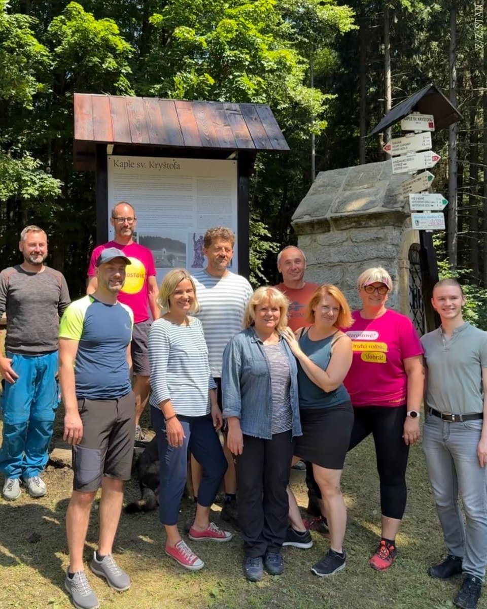 JanFar_sky's tweet image. Tohle byla fakt dobrá brigáda! Se @starostove_cz a SLK jsme zkrášlili okolí kaple sv. Kryštofa. Posekali jsme, shrabali, opravili a natřeli. Prokouklo to krásně. S dobrou náladou a dobrými lidmi to jde skoro samo 🙂

Speciální díky @BerkiJan za jištění. Spolupráce…