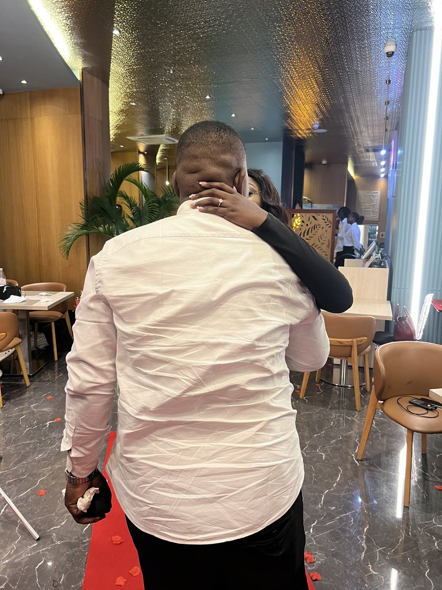 BopeRom's tweet image. Elle a dit Oui! 😭😍🥺
𝐑&amp;amp;𝐃❤️💍 𝐟𝐨𝐫𝐞𝐯𝐞𝐫 ❤️