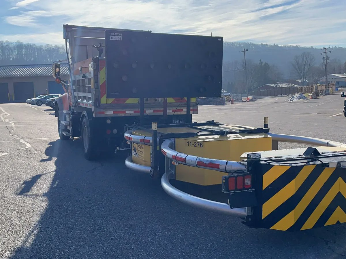 ThePUPNews's tweet image. From the @PGHGuild Sunday strike "paper," Ed Blazina reports on how the @PA_Turnpike reduced work-zone crashes by more than 20%. Official: “It wasn’t any one thing." Plus, sign up with @PRC_Litterbug to recycle your household chemicals and difficult junk: unionprogress.com