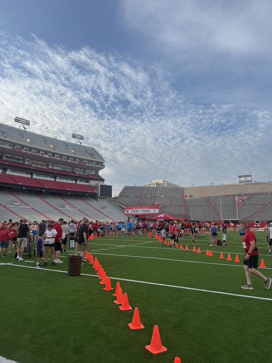 CrooksPBP's tweet image. A beautiful morning for the @HuskerFootball Road Race!