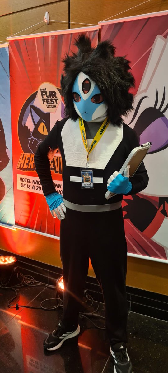 MTOFKigu's tweet image. #BrasilFurFest2025 @BrasilFurFest Saturday:
Sanzhi made his debut in the morning during Dealer's Den, and then came back in the evening to watch the @paciulofursuits panel and meet his creator @Paciuloo 🥰
#Sanzhi #NoSpaceForUs #kigurumi #kig #kigurumimask #着ぐるみ