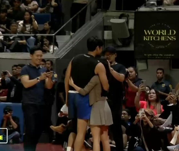 DBubblyssa's tweet photo. Ang landiiii

DONNY TAKES OVER 

#CourtSideWithDonBelle 
#BELLEyondTheGame https://t.co/MzmwZRuPEH