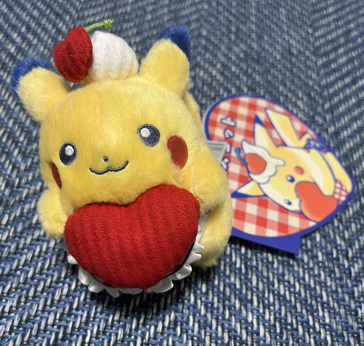 hokubanzai's tweet photo. ダイナーピカちゃん見れば見るほどかわいい。ハンバーガー食べてる子は品切れちゃって手に入らなかったから、受注生産待ち https://t.co/oILbxPcjQc