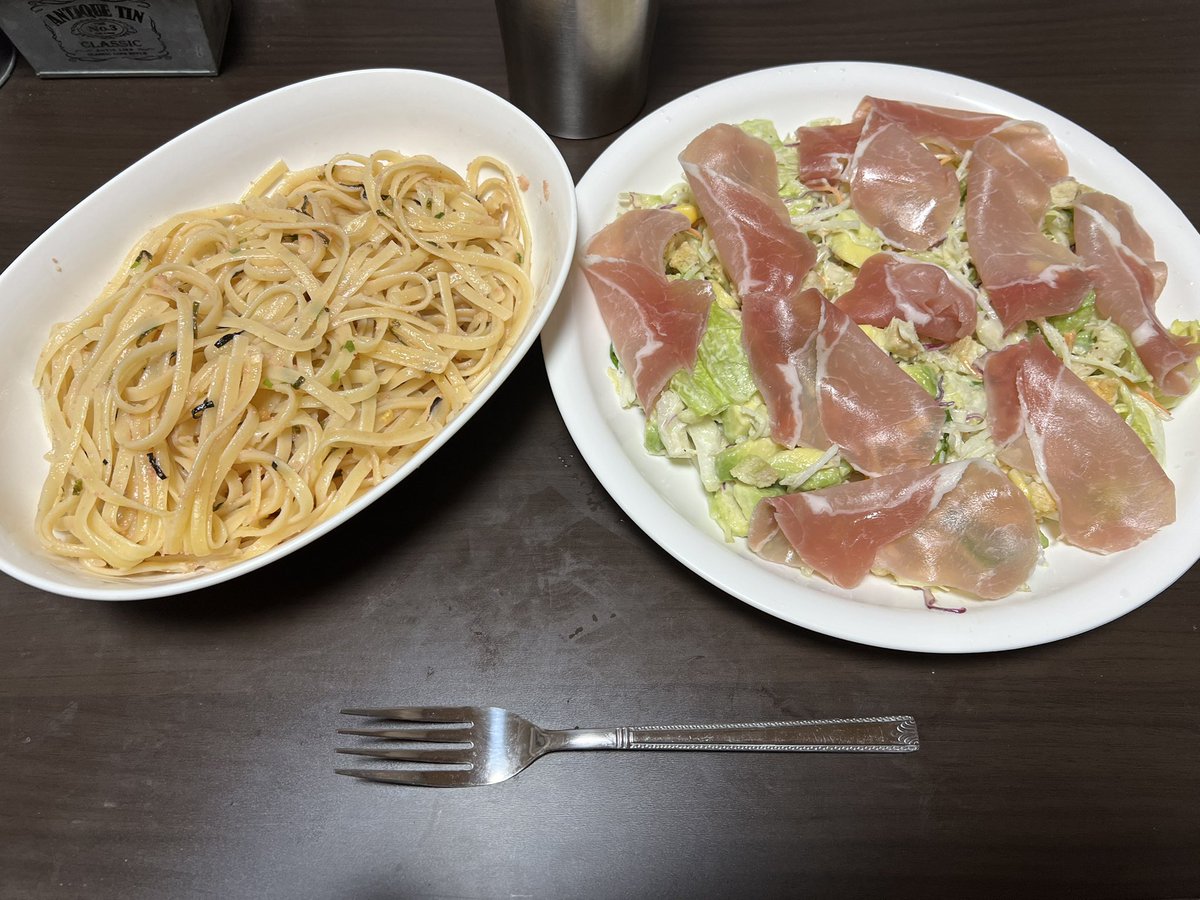 Muko007's tweet photo. 2025年7月20日🗓️
こんばんは✨
晩ごはん🍽️
生ハムとアボカドのシーザーサラダ🥗🥑
たらこパスタ🍝
お腹空いた🤤いただきます🙏
#晩ごはん #ムコめし #ご飯記録 #おうちごはん #生ハムとアボカドのシーザーサラダ #たらこパスタ #料理好きな人と繋がりたい #キャンプ好きな人と繋がりたい https://t.co/N9RF1ykkGq