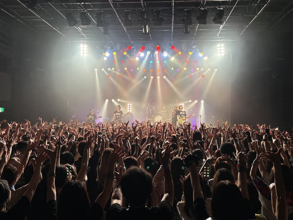 Waive_info's tweet image. 🔥THANK YOU 大阪‼️
------------
⚡本日ツアー7本目⚡
大阪BIGCATにお集まりいただいた皆さまありがとうございました❗️
次の大阪凱旋は、ツアー「LAST GIGS.」初日9/13(土)に、大阪BIGCATでまたお会いしましょう🔥
.
そして次回はついに❗️
ツアー「蒼紅一閃」ファイナル‼️
7月25日(金)恵比寿…