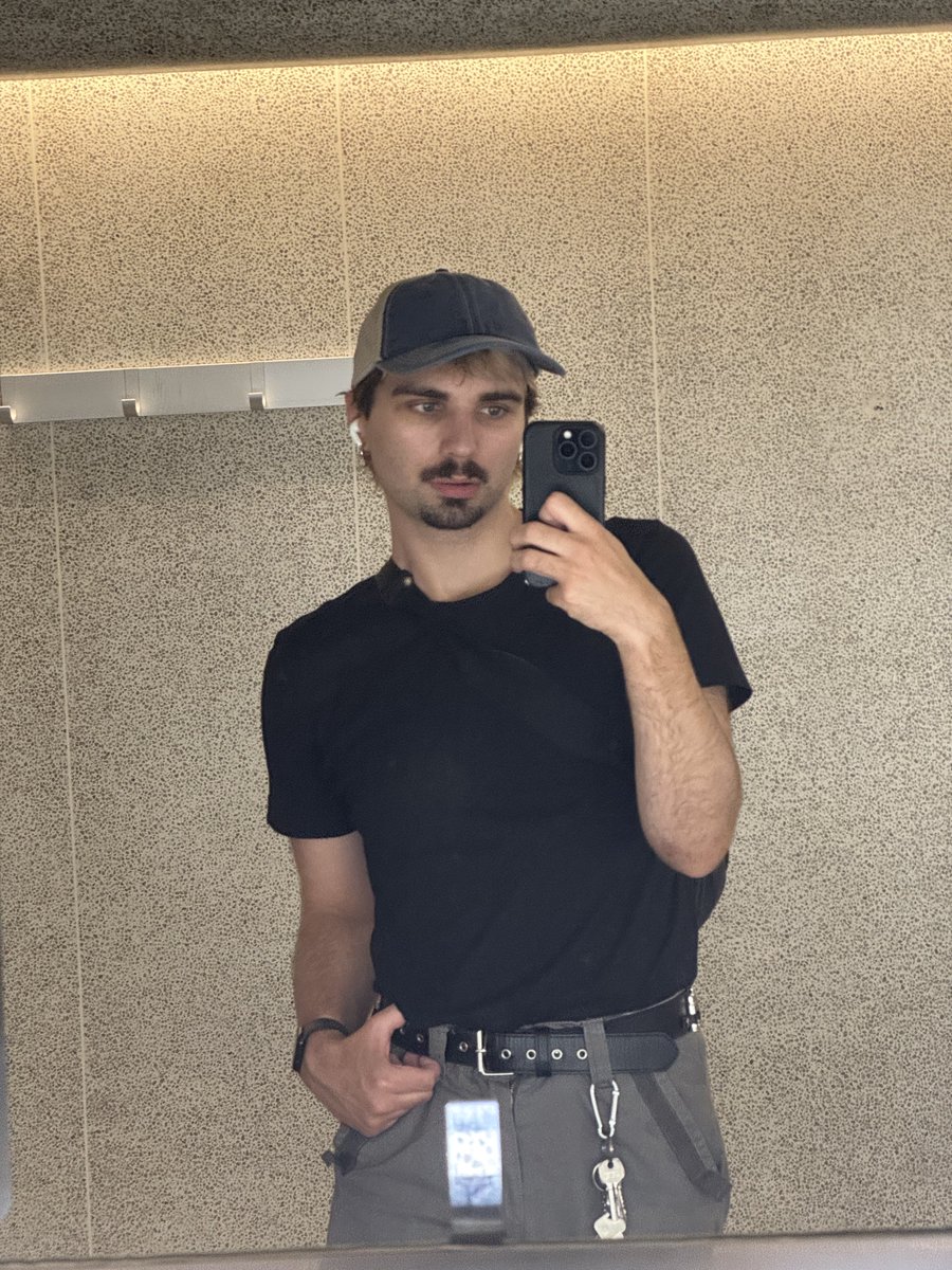 uawanama's tweet image. kinda want to facetime with oomfs
