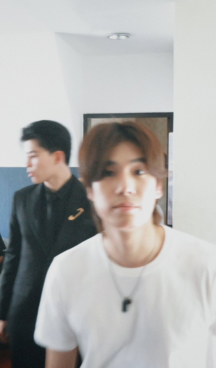 หน้าไม่ชัด แต่หลังเป็นไรน้าาาา 🤭

#MeAndTheeSeries 

#MeAndTheeSeriesQ4