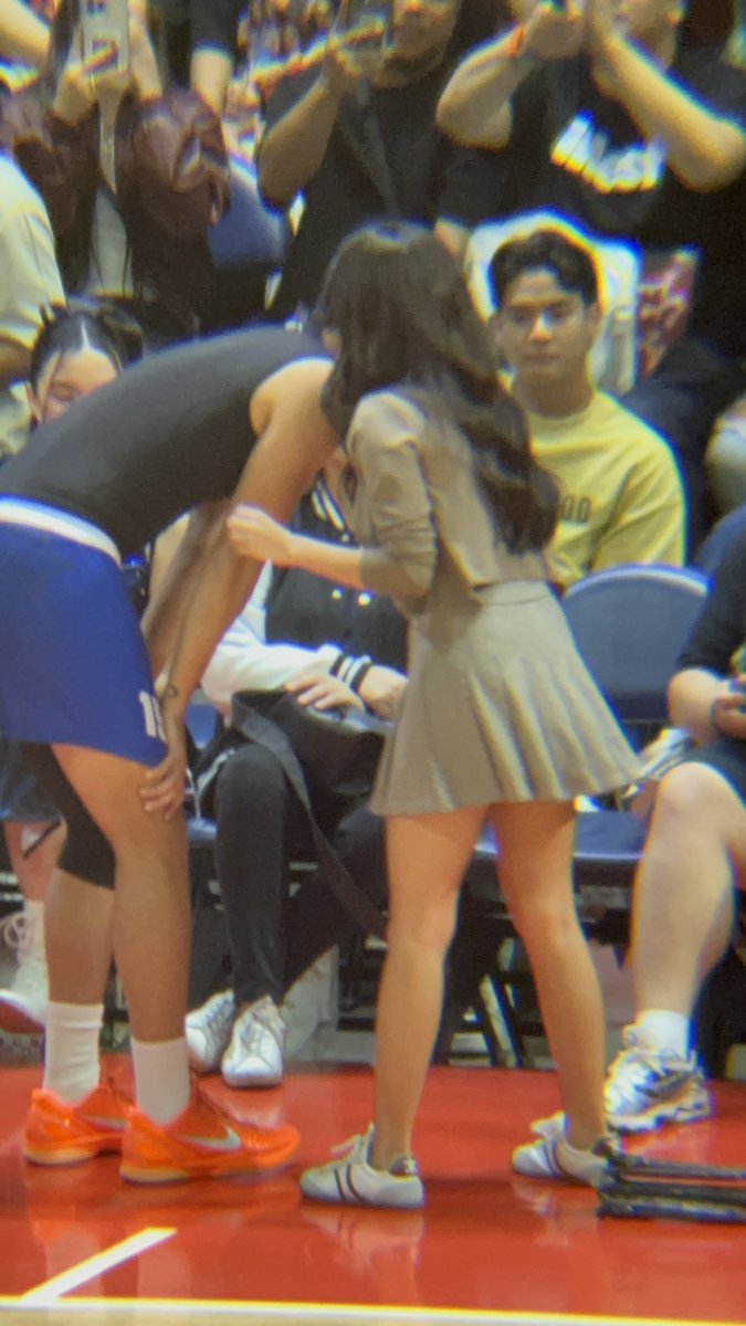 recharge lang saglit 🥹

DONNY TAKES OVER 

#CourtSideWithDonBelle 
#BELLEyondTheGame