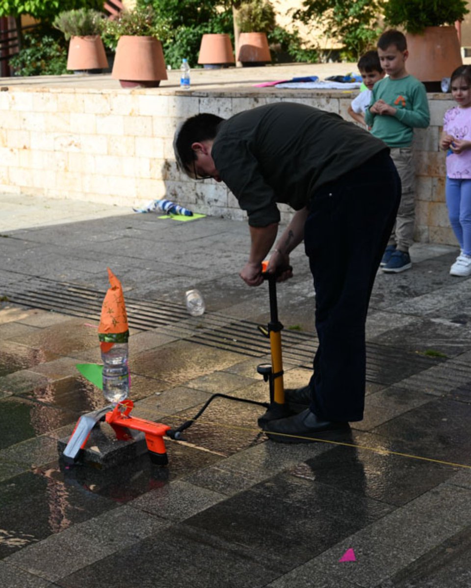 PeaceCorps's tweet image. Happy Space Exploration Day! 🚀🖖🏻

Students in North Macedonia recently took their creativity out of this world — exploring space through hands-on experiments, performance, and art.

Here’s to small steps that inspire big dreams. 🔭