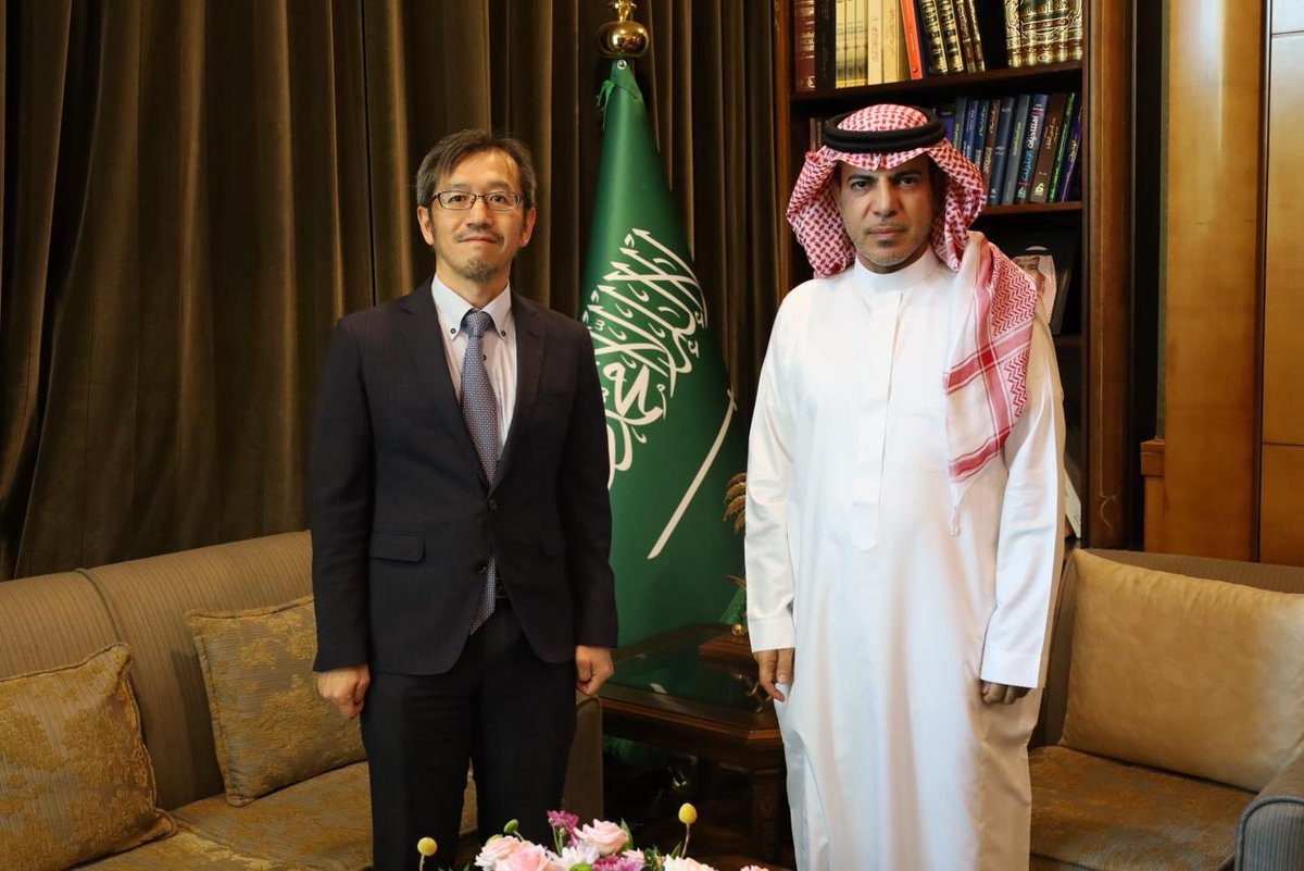 ksaembsy's tweet image. استقبل سعادة سفير خادم الحرمين الشريفين في سوريا د. #فيصل_المجفل، سعادة القائم بأعمال سفارة دولة اليابان في سوريا السيد أكيهيرو تسوجي. وجرى خلال اللقاء مناقشة الموضوعات ذات الاهتمام المشترك.