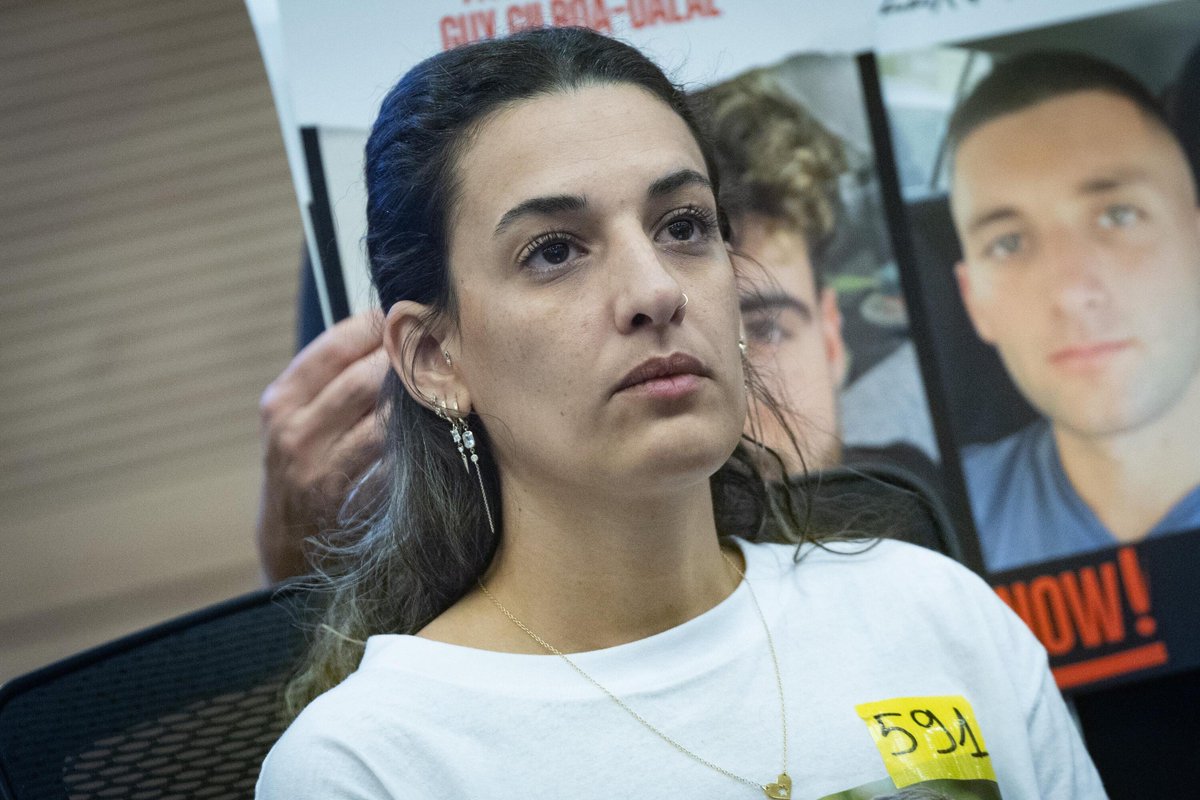 StandWithUs's tweet image. Former hostage Arbel Yehoud, who survived 482 days in Hamas captivity, shared her story in a moving interview with @N12News.
Her words are a powerful reminder of the trauma hostages endure — and the urgency to bring everyone home.
A thread 🧵:
Photo by Yonatan Sindel/Flash90