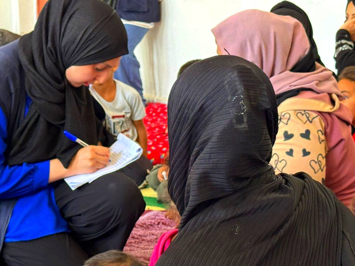 SyriaUnfpa's tweet image. 🛑 #UNFPA & Nour Foundation are supporting families displaced from #Sweida in rural #Daraa (Al-Ghariya Al-Sharqiya):
🧼 Hygiene kits
🧠 Psychosocial support
🩺 Medical checkups
We're committed to reaching those in urgent need—wherever they are. #Syria #HumanitarianResponse