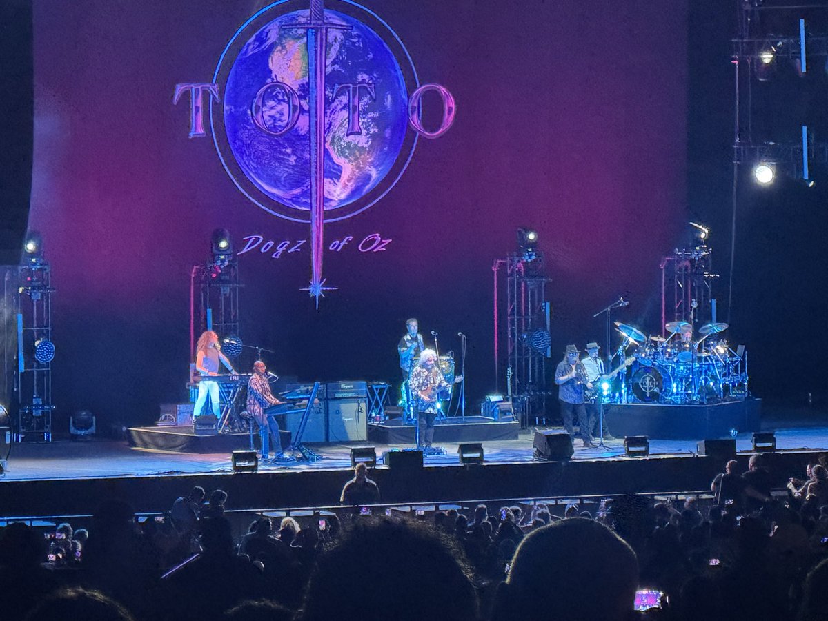 Saw Toto again last night. Another great show. Their new keyboardist/high part singer Dennis Atlas is awesome. Great addition to the band.

Greg Philliganes for the lineup is 🔥.

I’m here to remind you….

“Africa” is a good song.  Screw Wayne. 😉