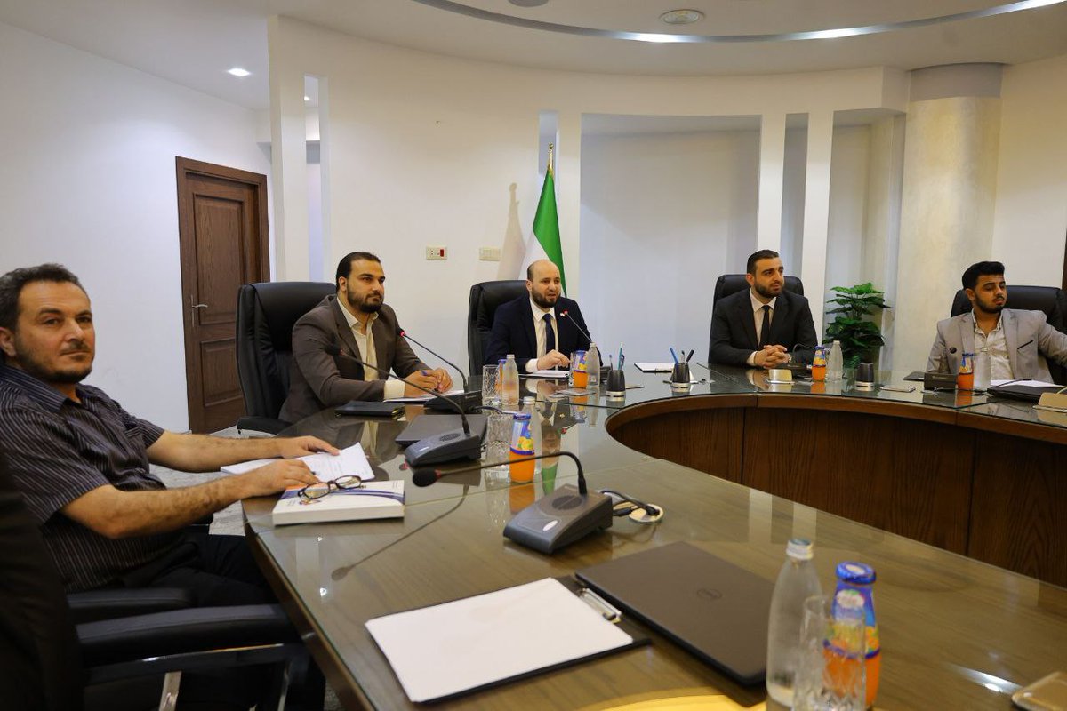 SyrMOfE's tweet image. لبحث آفاق التعاون المقترحة في مجال استكشاف وتطوير قطاع الطاقة في سوريا، ناقش وزير الطاقة المهندس "محمد البشير"، بحضور معاون الوزير لشؤون النفط "غياث دياب"، سبل التعاون مع شركة نوفاتيرا الأمريكية خلال جلسة عمل عبر الاتصال المرئي.
#الجمهورية_العربية_السورية
#وزارة_الطاقة