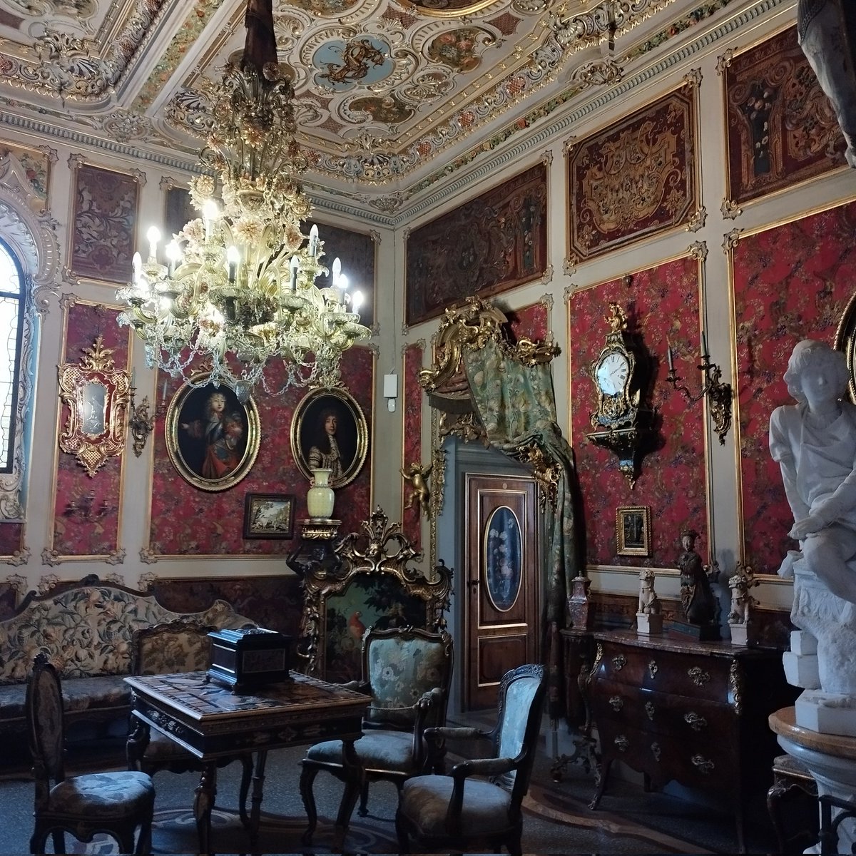 Ioglady's tweet image. one of the best places i visited so far it was worth the long sweaty walk... beautiful rooms and a surprise botticelli