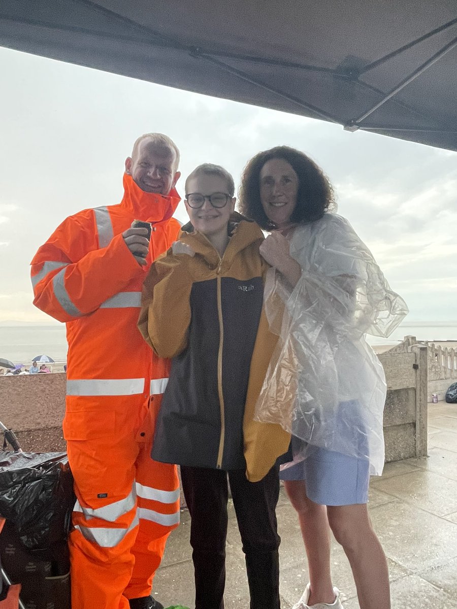 special week this week supporting a fantastic charity’s with <a href="/scopelandboxer/">Stacey Copeland</a> Reuben’s retreat❤️ and support <a href="/JaneCouchMBE/">Jane Couch MBE</a> sleeping on the beach raising money for both charities❤️🥊🥊 Thank you so much Stacy I will wear your England GB Boxing top with pride its a honour 🥊🥊🥊🥊❤️