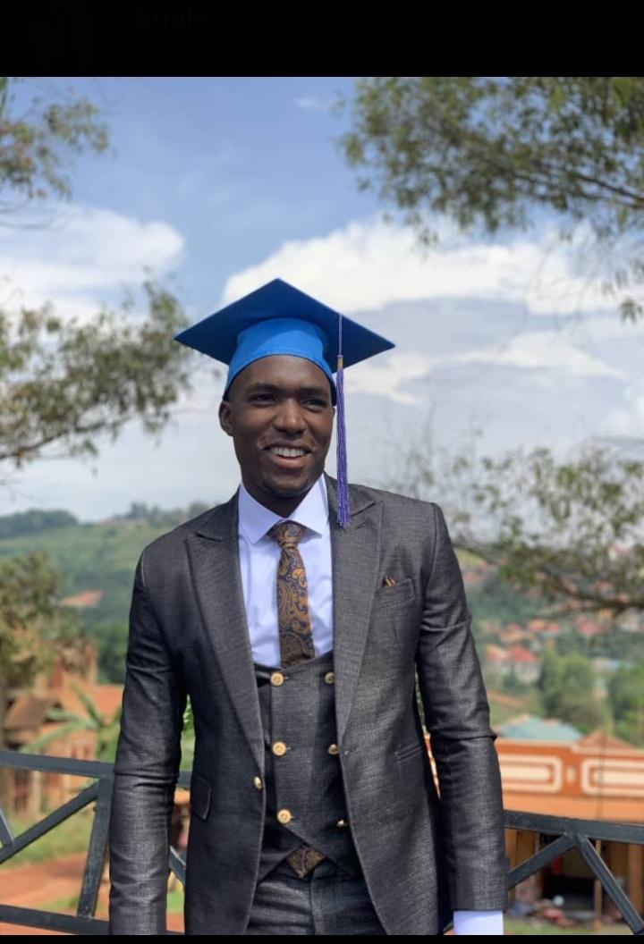 slakssengendo's tweet photo. Counsel Slak, Glory be to God for the successful journey of four years.
Mama I made it🤗.
Bachelor of Laws @ucu 2025. https://t.co/9XYdxicaUz