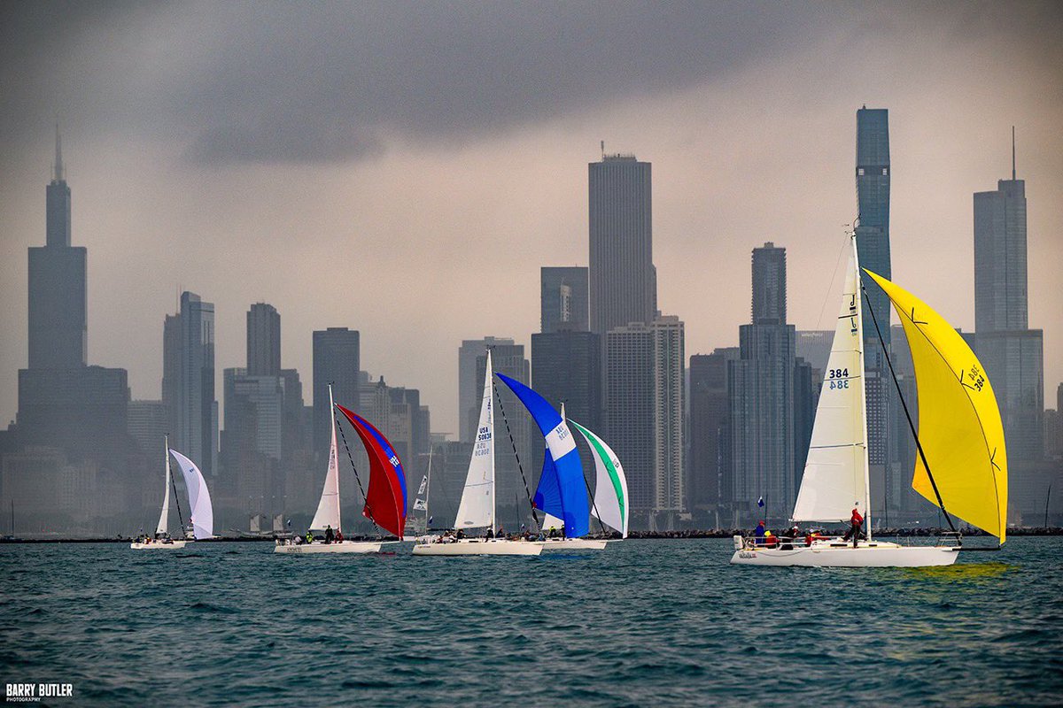 barrybutler9's tweet image. The sky turned dark, the rain poured and the sailboats' colors popped. Saturday at the Race to Mackinac in Chicago. #weather #chicago #ilwx #ilwx