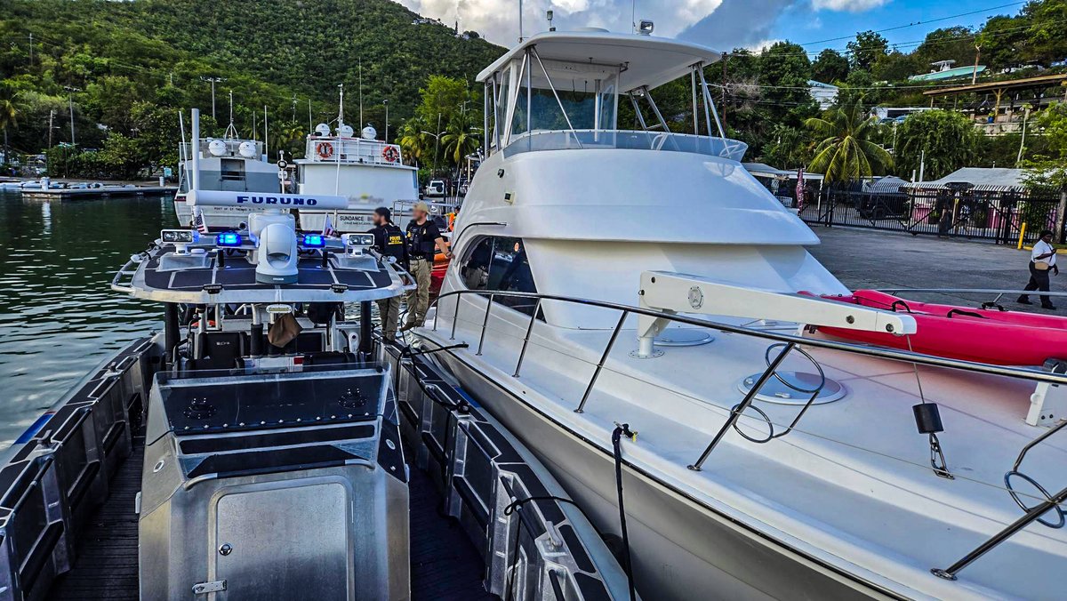 CBPAMO's tweet image. LAND, AIR, OR SEA, WE PROTECT 🇺🇸 Our Marine Interdiction Agents from St. Thomas showcased their skills Friday, rescuing a vessel taking on water near Cruz Bay, USVI, after hitting a reef. Four lives saved, one mission accomplished. This is what we train for. #BorderSecurity