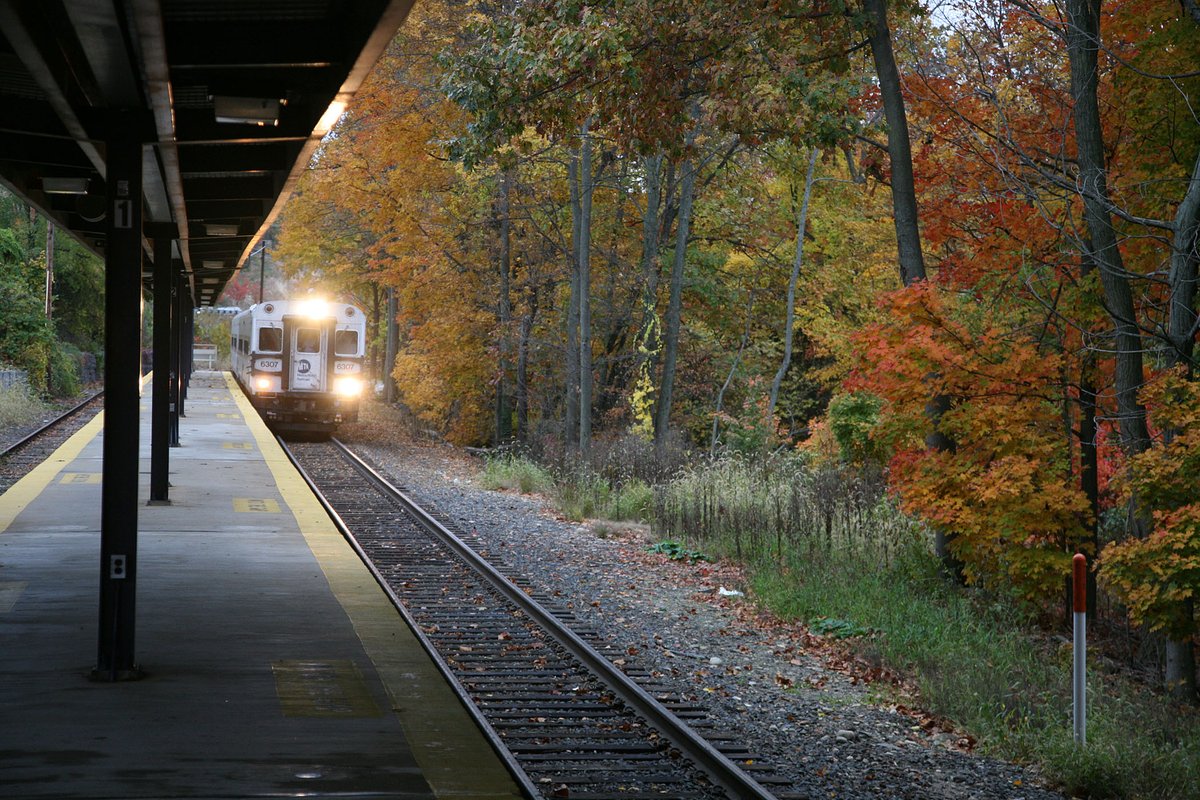CTDOTOfficial's tweet image. 📣Due to track work on the #Danbury Branch Line, bus service will replace train service from Friday, 8/1 through Sunday, 8/17, 2025. This 17-day outage will be in place to ensure the #railroad remains safe and improves key crossings along the line: portal.ct.gov/dot/ctdot-pres…
#CTDOT