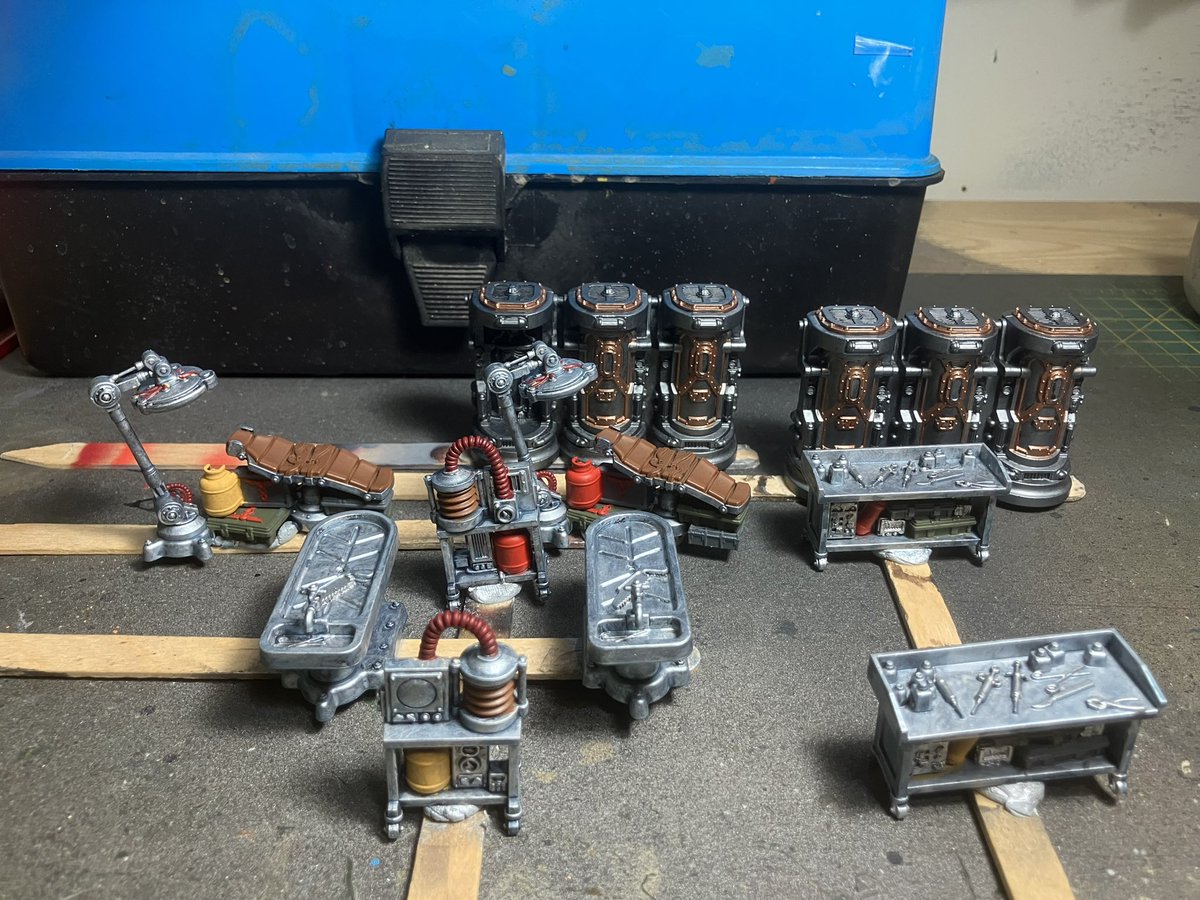 Penddraig131's tweet photo. Base colours going onto the first part of the final #gallowdark scatter terrain. Next step are some washes and more details on the stasis chambers.
#killteam #40k #boardingactions #zonemortalis #30k #warmongers https://t.co/A8kI7jSgEs