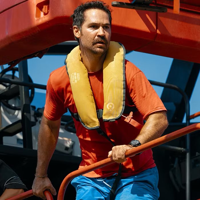 PatchMcScratchy's tweet image. Saw Jurassic World Rebirth and want the dad of that shipwrecked family to leave my hole looking like it’s been ravaged by a pack of velociraptors tbh?