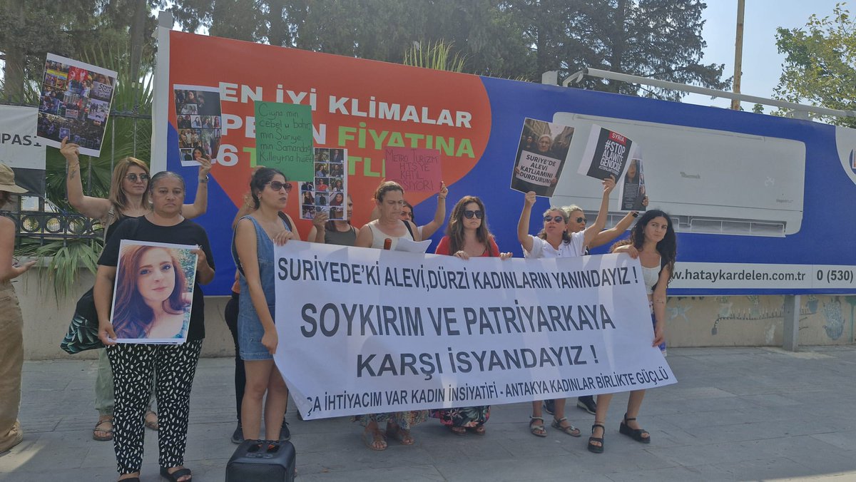 📍Hatay
Suriye'de katledilen, kaçırılan, tecavüze uğrayan Alevi kadınlar için sokaktayız. 
HTŞ öncülüğünde çeteler Alevi kadınlara yönelik saldırılarını sürdürüyor. Hataylı kadınlar olarak Suriye'de tehdit altındaki Alevi, Dürzi, Ezidi kadınların yanındayız.
Soykırıma karşı kadın