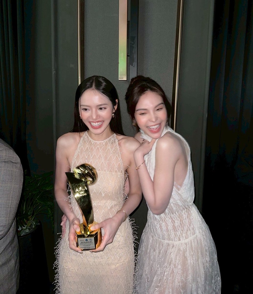 Lookmheewang's tweet image. 🐰🐨 อยู่รับรางวัลด้วยกันไปอีกนานๆเลย
AsiaTopAwards2025xLMSY
#LMSY
#ลูกหมีซอนญ่า