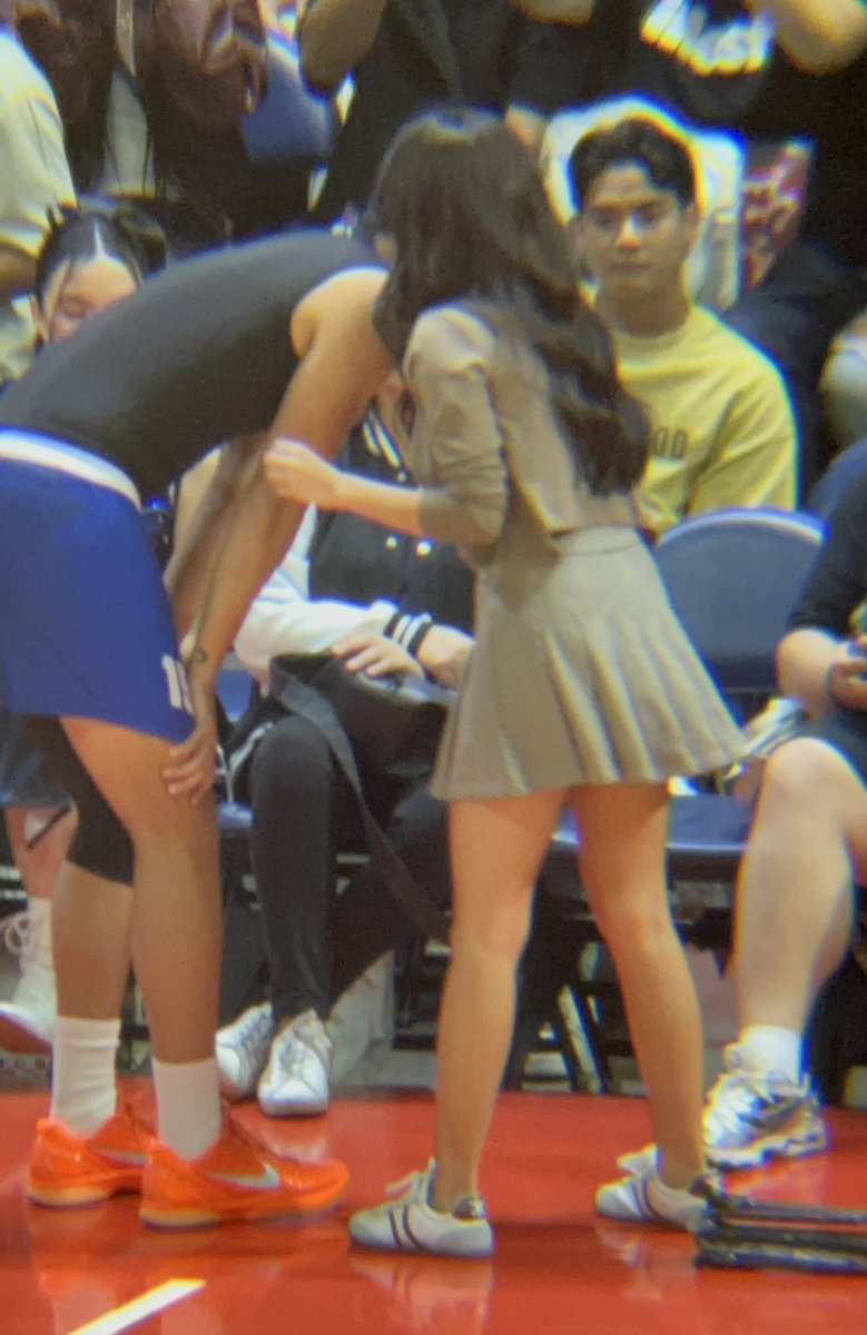 the way he bent down ohmygod donny pangilinan!!!!!

DONNY TAKES OVER 

#CourtSideWithDonBelle 
#BELLEyondTheGam