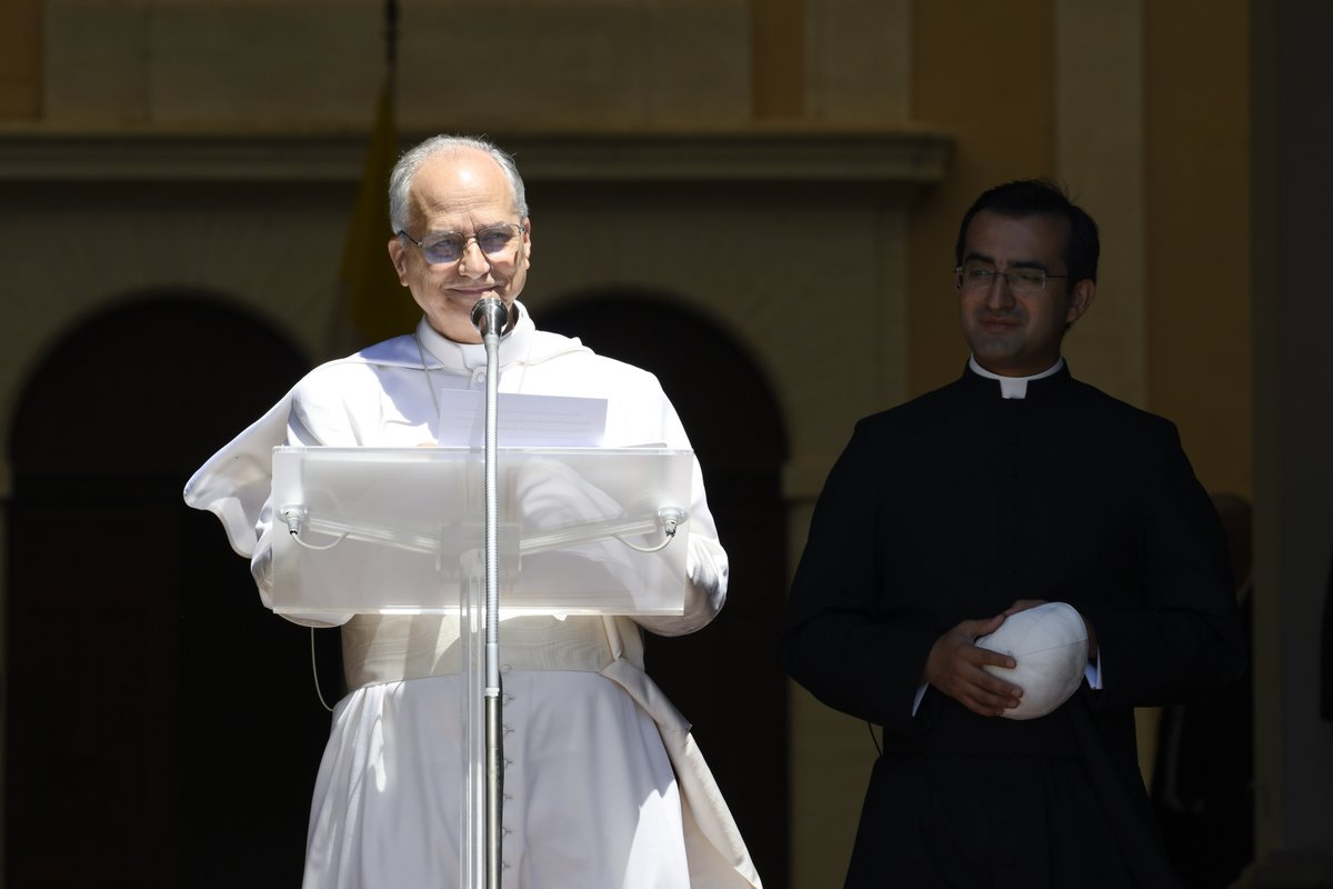 CatholicNewsSvc's tweet image. "The world can't take it anymore," Pope Leo condemns Israel's deadly military attack on the only Catholic Church in Gaza, calling for an end to the "barbarity." Full story: ow.ly/IkBM50Wsj83
(CNS photos/Vatican Media)
