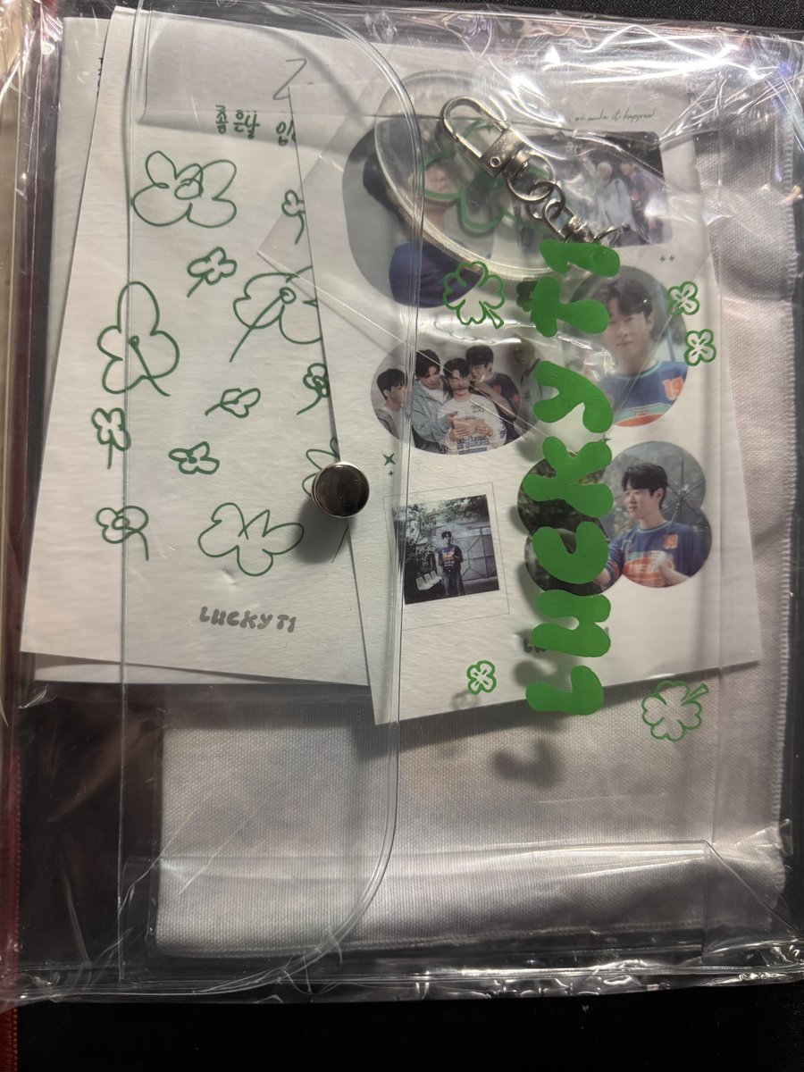 ho3oj's tweet photo. 제우스 굿즈 양도합니다

생일 키링, 포카, 럭키티원, 티셔츠, 패브릭포스터
구매 원하는 상품 표시 후 연락주세요

한화생명 zeus 티원 제우스 피넛 제카 바이퍼 딜라이트 sell 구매 양도 판매 https://t.co/tWi8sPrjdc