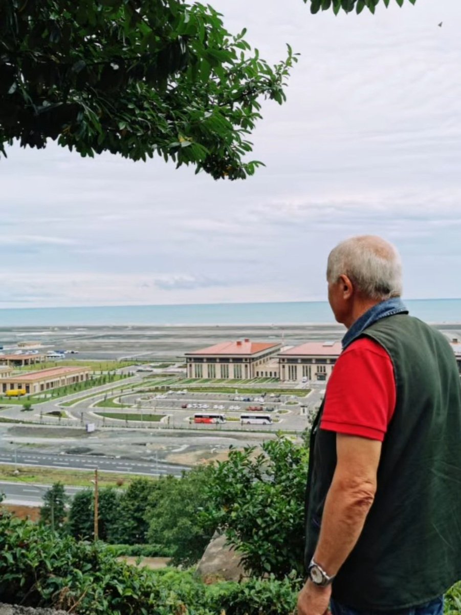 Hacı yordu bizi bu hayat.
Gözümden, gönlümden düşen düşene.