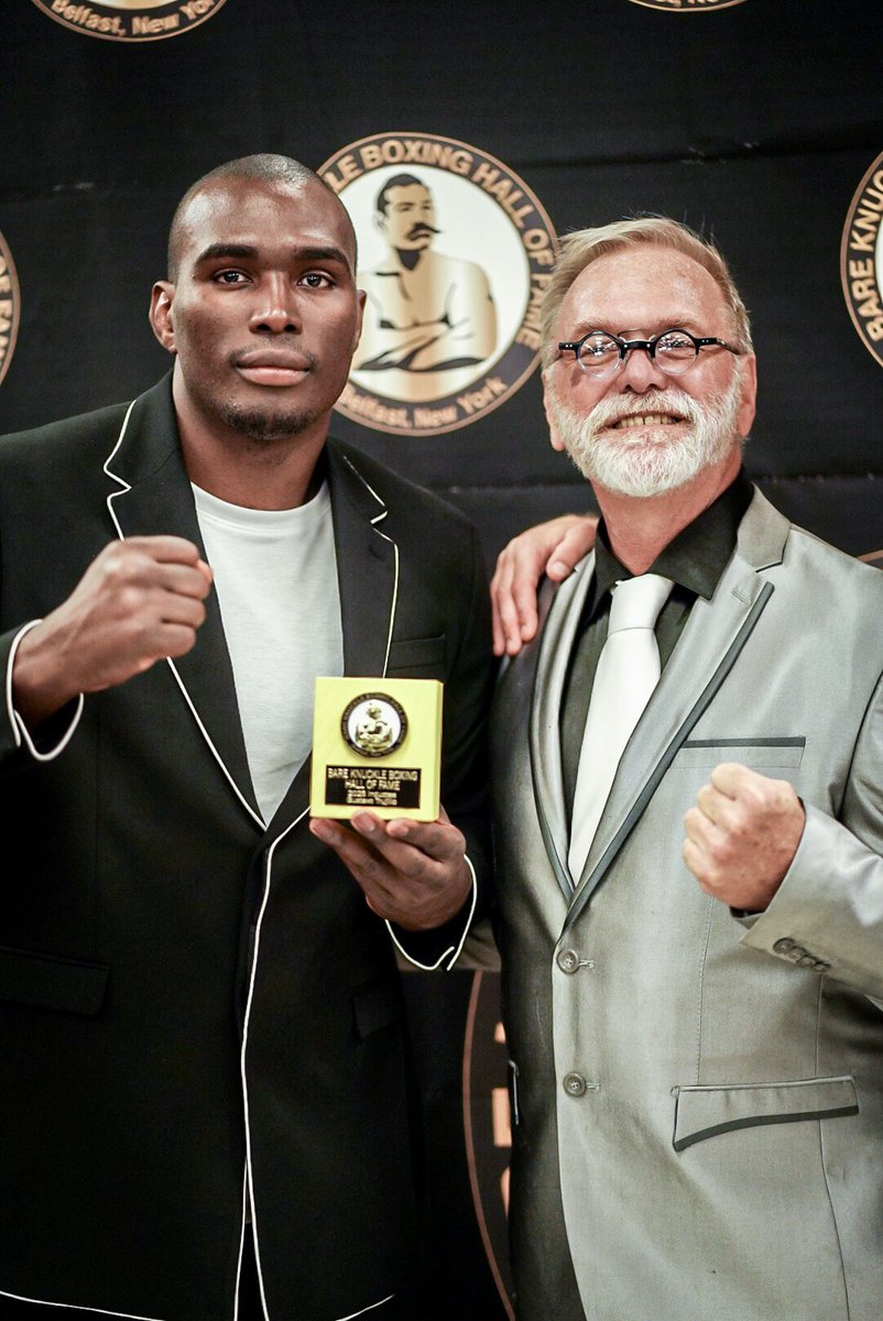 Hoy fui incluido en el Salón de la Fama del Boxeo Bare Knuckle, el primer cubano en recibir este honor. Este momento significa más de lo que las palabras pueden decir. No se trata solo de mí, es por mi familia, mi gente, y cada sacrificio en el camino. De la nada a algo, de la