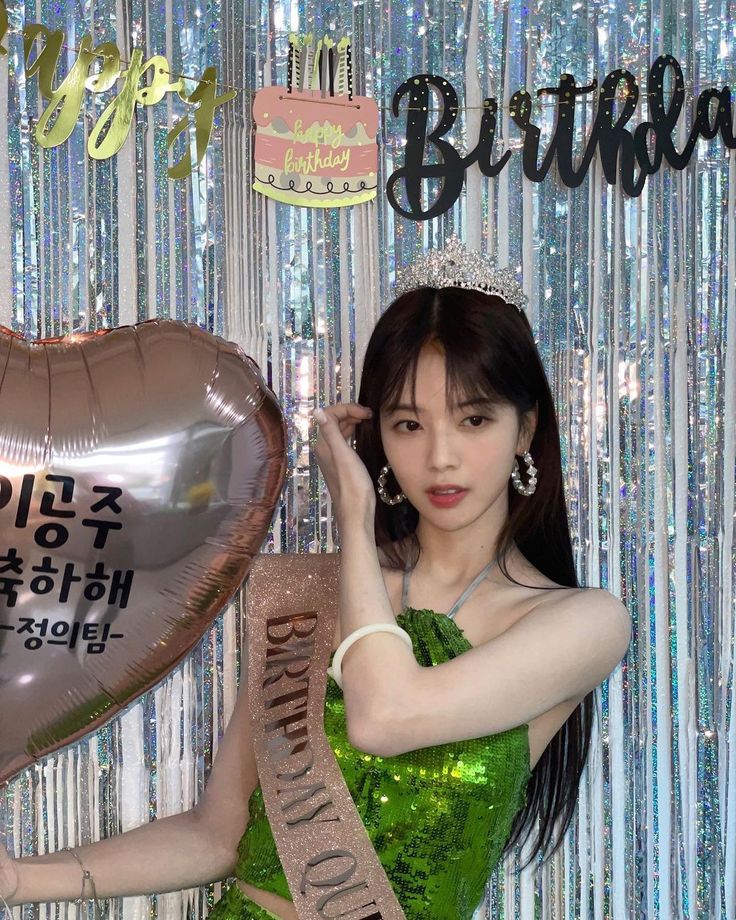 Greetings pals! We, the Roh Jeongeui RPs, are currently looking for another Jeongeui roleplayer to celebrate our birthday together. If you know someone, feel free to tag them under this post. Thank you so much!