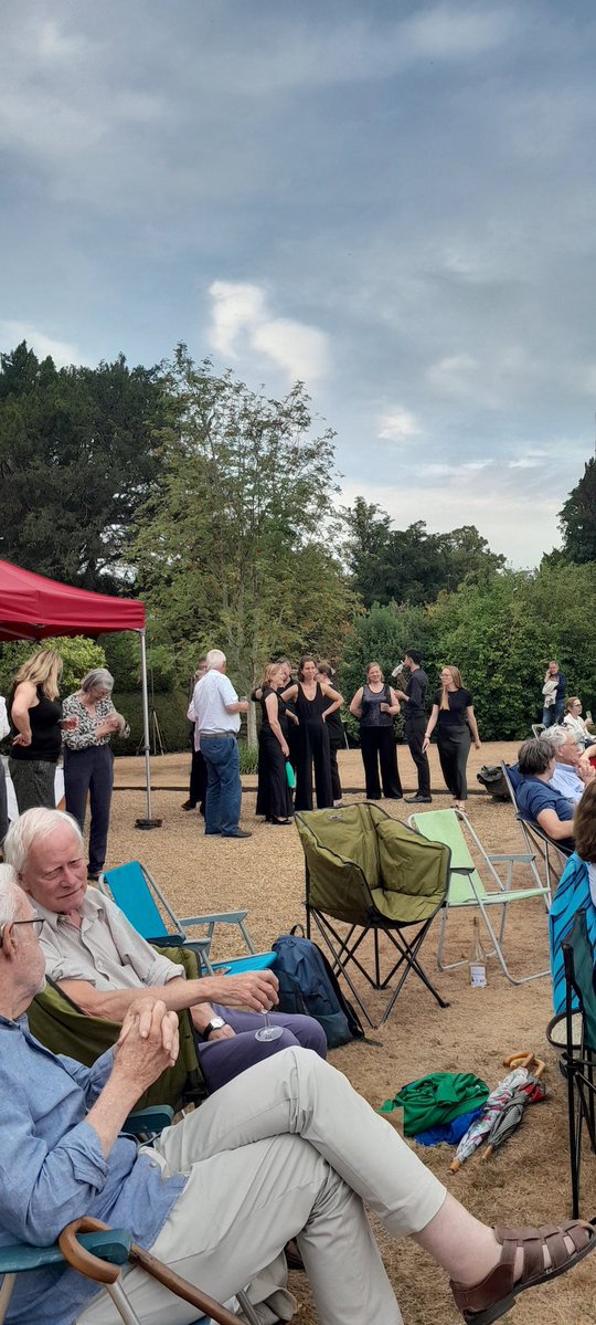 Castafi0re's tweet image. Salieri&apos;s comic #opera La Locanderia was the last production that Bampton Classical Opera company will hold in the Deanery gardens, but there will be plenty in other venues.
Read review here.
@bamptonopera 
@OperaSpy
@operaclubpera
oxfordprospectarts.com/articles/salie…