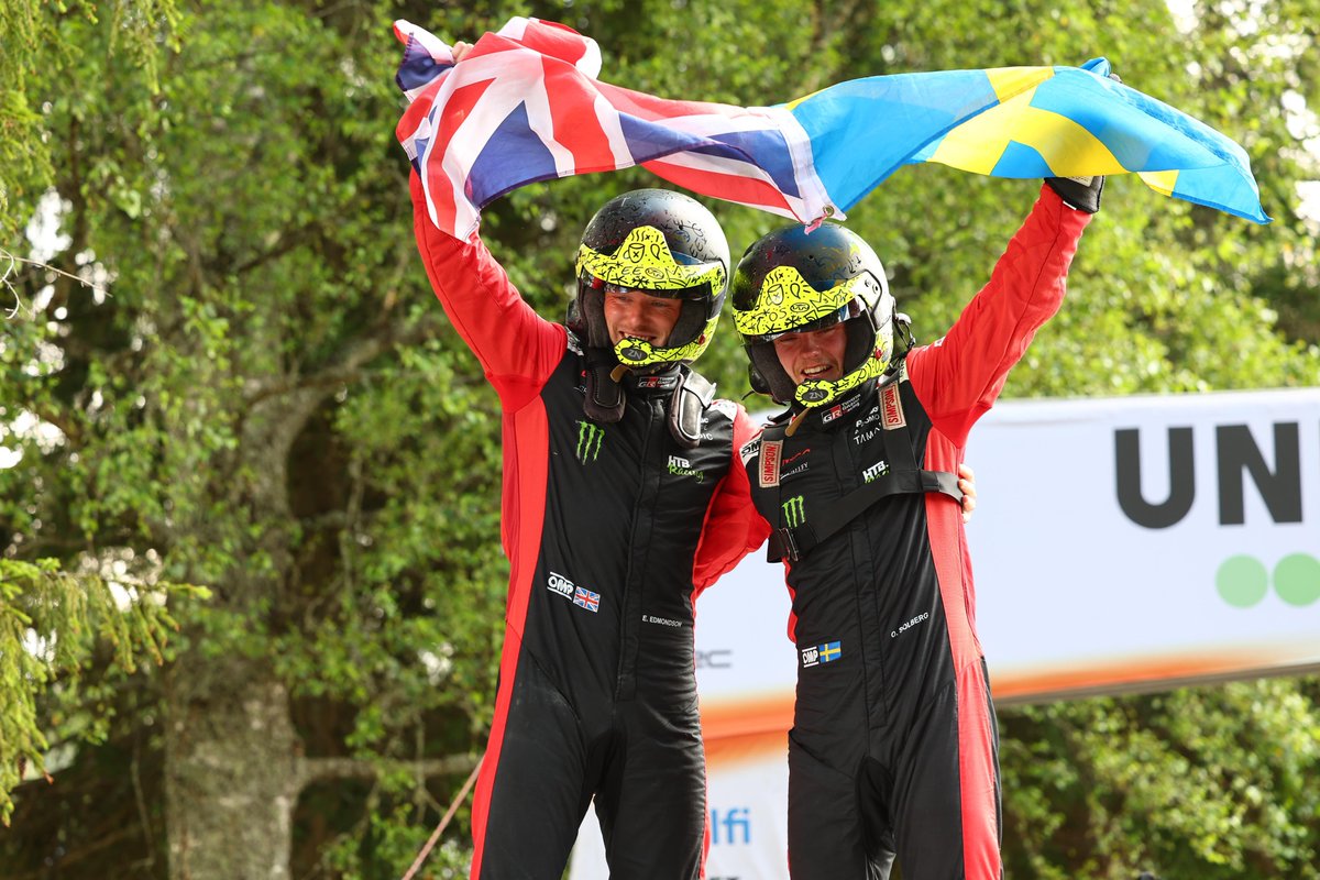 CarburandoTV's tweet image. 👐 Estuvo arriba de un auto de rally desde que nació, acompañando a su papá el enorme @Petter_Solberg, y hoy cumplió el sueño de su vida.

🏆 @OliverSolberg01 es el ganador del Rally de Estonia del @OfficialWRC, su primera victoria en el máximo nivel del Rally.

#WRC #Solberg