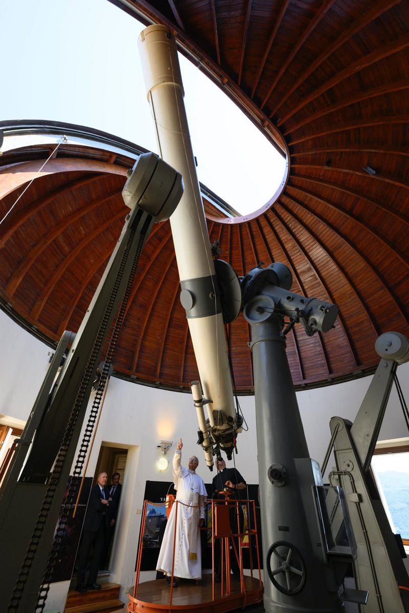 vaticannews_it's tweet image. Nella tarda mattinata di oggi, anniversario dell’allunaggio del 1969, dopo la recita dell’Angelus, #PapaLeoneXIV ha visitato i telescopi e la strumentazione nelle Cupole della Specola Vaticana a Castel Gandolfo
@HolySeePress