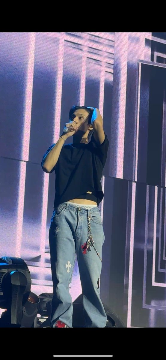 Asking all my friends their bias and then dealing out psychic damage via fancams