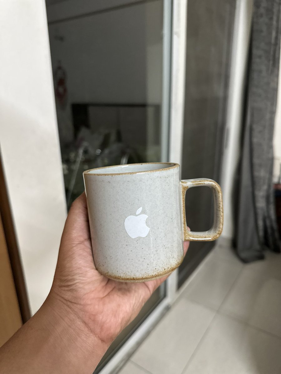 nakshlife's tweet image. After Google vs Apple in phones, it’s the mug war. Did you know you could get an apple mug ?
Which one will you pick & why?