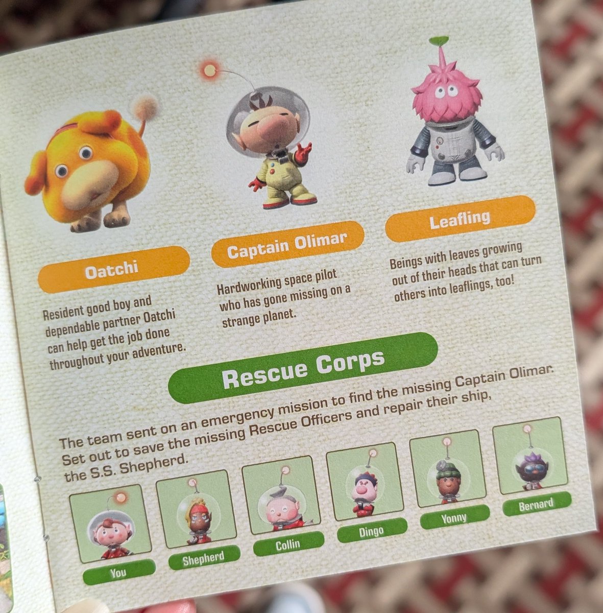 Pookadoodles1's tweet image. A few of the goodies I got from SF Nintendo. They had some free stuff like comics, Bloom map, and a field guide 🌸