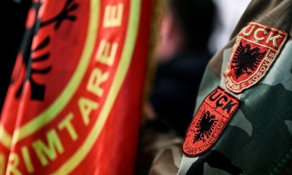 Kosovo_Update's tweet image. 🇷🇸 Igor Popovic, Serbian official, arrested in 🇽🇰 Kosovo Rahovec after calling the UÇK a terrorist group.
Veterans call it a provocation & propaganda. Kosovo authorities plan to expel him and ban re-entry.