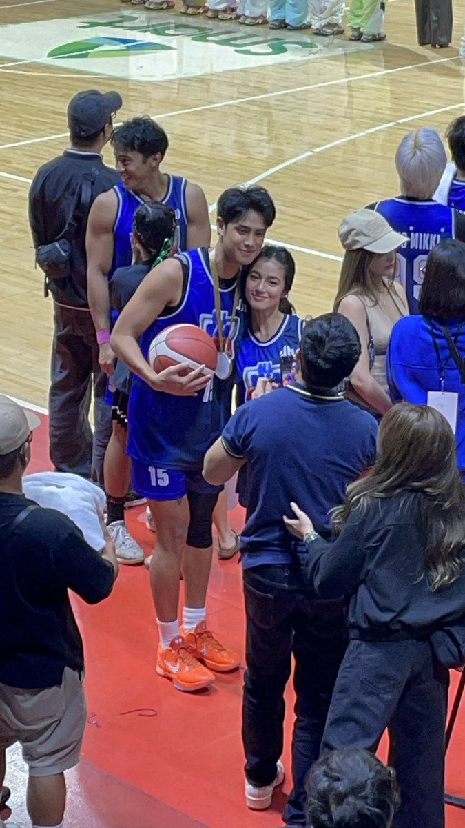 These two 🖤❤️

DONNY TAKES OVER 
#CourtSideWithDonBelle 
#BELLEyondTheGame