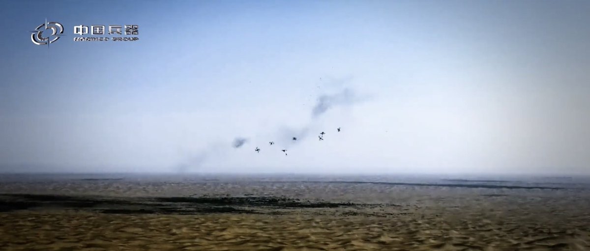 senolenis's tweet image. Çin'in AHEAD mühimmatı ile Drone sürüsü etkisiz hale getiriliyor.