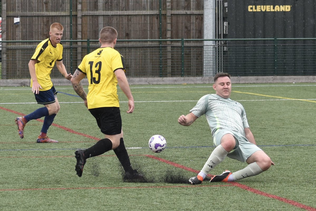 paulmoran62's tweet image. .Set of pictures from this mornings friendly @LcfaSefton were the final score was @WoodstreetFc 1-4 @GlenbuckFC
There are a full set of pictures from this game on my Facebook page and also Instagram (paul.moran.62)