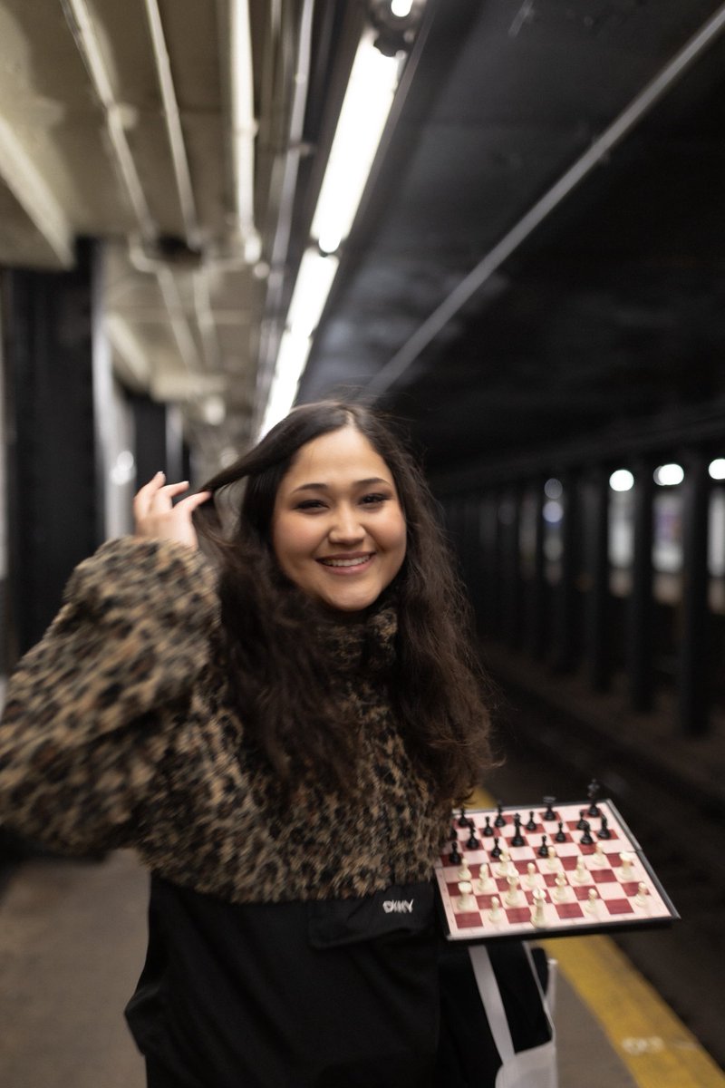 Gulruhbegim's tweet image. Life spins, shifts, and surprises me — but chess stays. Always, like a true friend.🖤🤍 Happy International Chess Day! ♟️

Hayot o‘zgaradi, ba’zan hayratlantiradi — lekin shaxmat doim yonimda, o‘zgarmas do‘stim. 🖤🤍 Xalqaro Shaxmat Kuni bilan tabriklayman!#internationalchessday