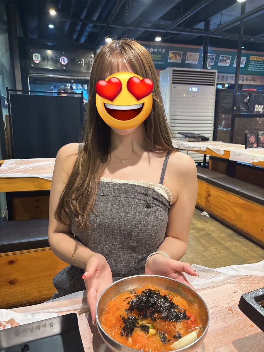 miyupaca_0507's tweet photo. 韓国旅行に来ています🇰🇷
初日は Frilled Tweed Jumpsuit を着ました🥰♡ 動きやすくて使いやすかった🥹
156cm 骨格ウェーブ Sサイズ着用です🥰
バックやスーツケース散らかってますが、お許しください🤣
明日はあのかわい子ちゃん着ます❤️
#herlipto #herlip #herlipto好きな人と繋がりたい https://t.co/XFvNcNyqqd